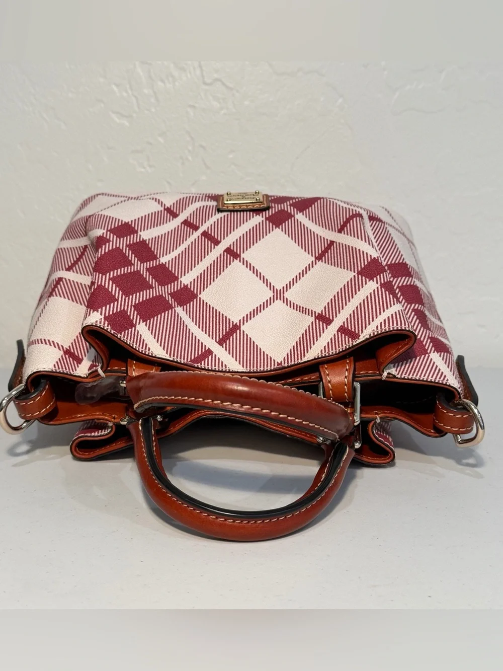 Dooney & Bourke nwot never